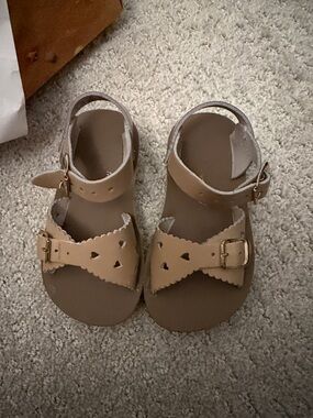 Sun-San Salt Water Sweetheart Toddler Tan Buckle Sandals, size 6